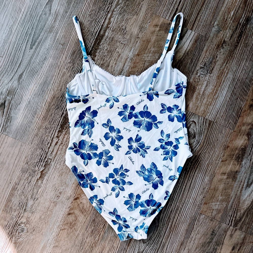 Solid & Striped The Taylor Bow-Embellished Floral… - image 3